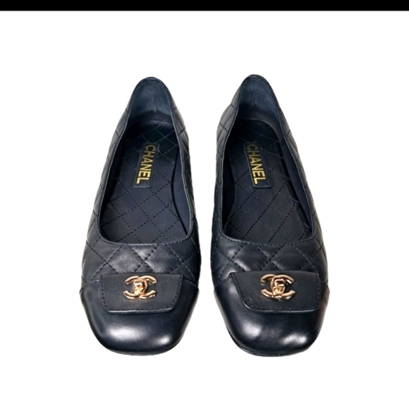 Chanel Black Quilted Leather Ballet Flats - Picture 1 of 9